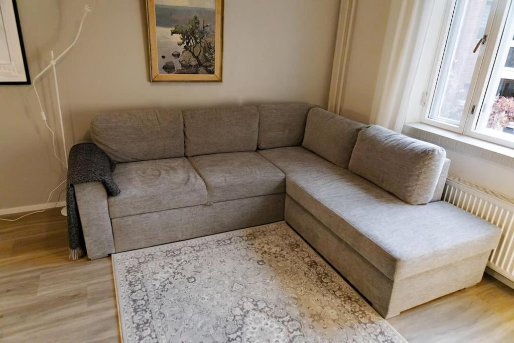 Mukava Saunallinen Kaksio Omalla Sisaeaenkaeynnillae Ja Ilmaisella Autopaikalla Kuopio Exterior foto