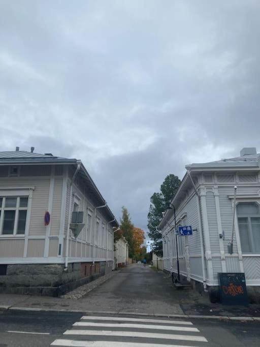 Mukava Saunallinen Kaksio Omalla Sisaeaenkaeynnillae Ja Ilmaisella Autopaikalla Kuopio Exterior foto
