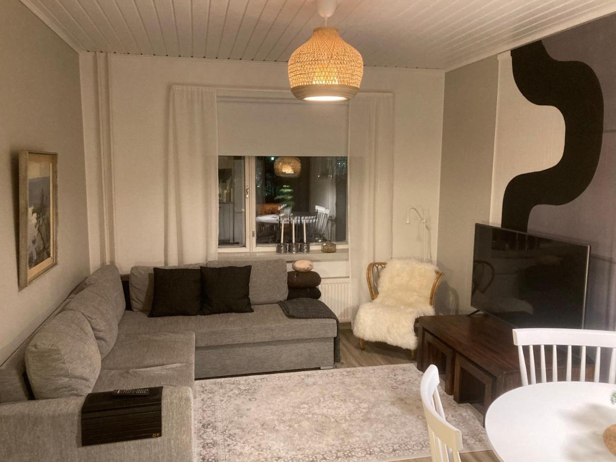 Mukava Saunallinen Kaksio Omalla Sisaeaenkaeynnillae Ja Ilmaisella Autopaikalla Kuopio Exterior foto